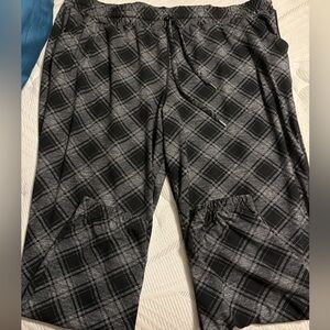 Maurice in motion pants